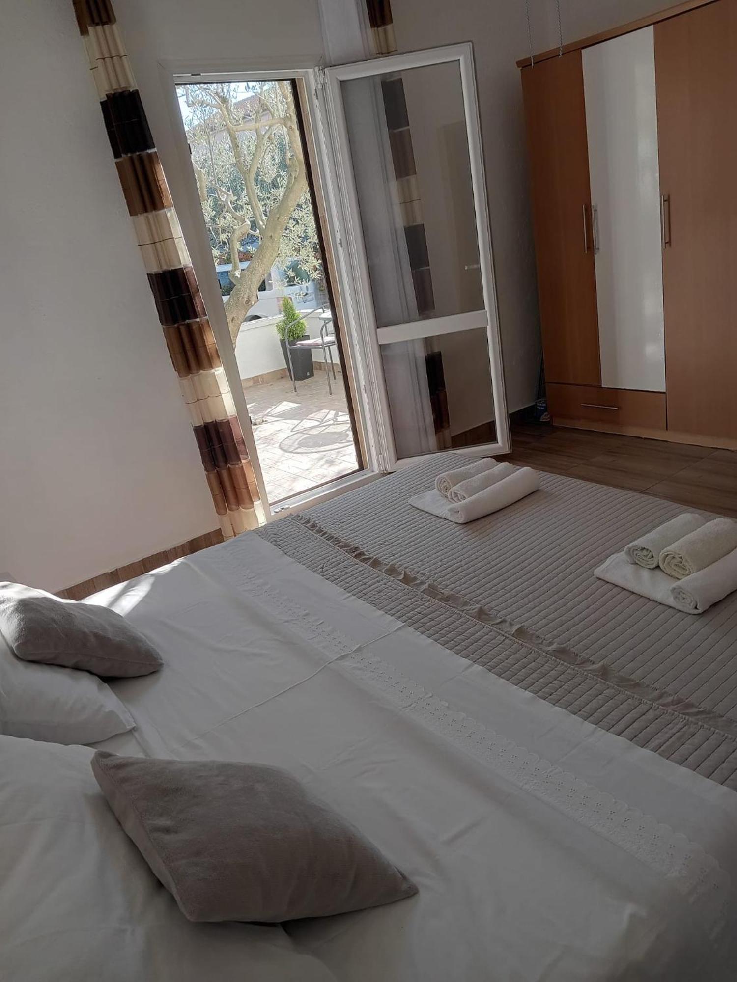 Apartmani Goga Селине Экстерьер фото